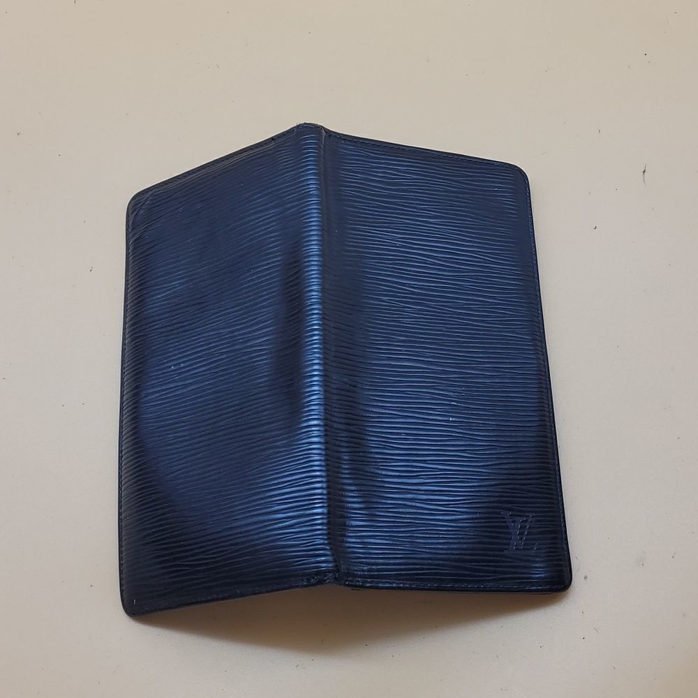 Authentic Louis Vuitton Epi Wallet - Picture 3 of 9